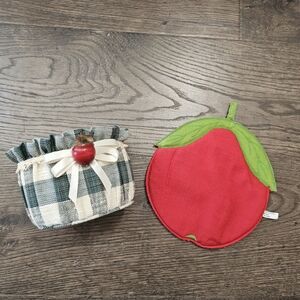 1970s Apple Hot Pad & Fabric Lined Candle Holder Apple Detail